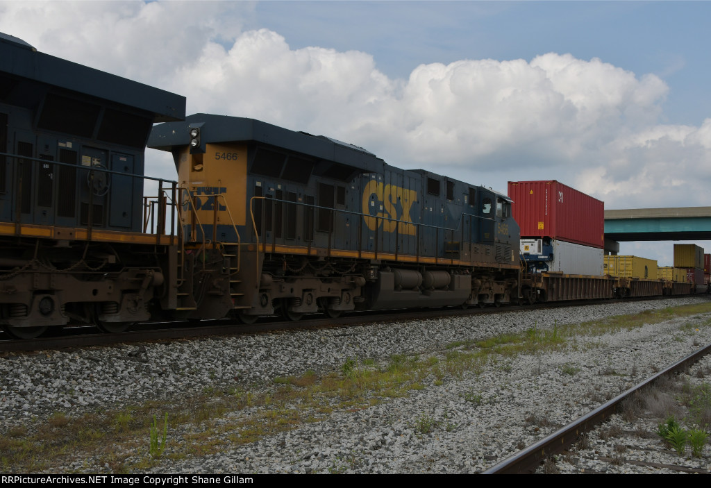 CSX 5466 Roster shot.